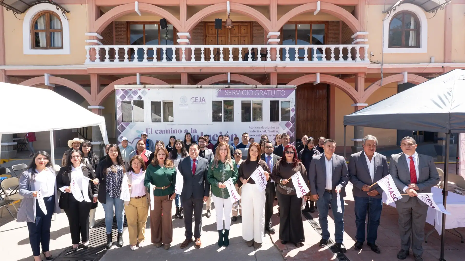 Dan banderazo de inicio de actividades de la Unidad Móvil del CEMASC en Lázaro Cárdenas